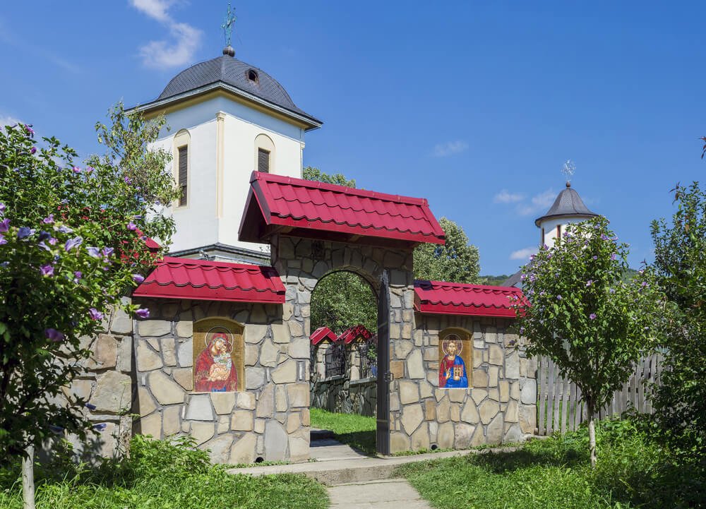 PELERINAJ 1 ZI MANASTIRILE CRASNA - ZAMFIRA