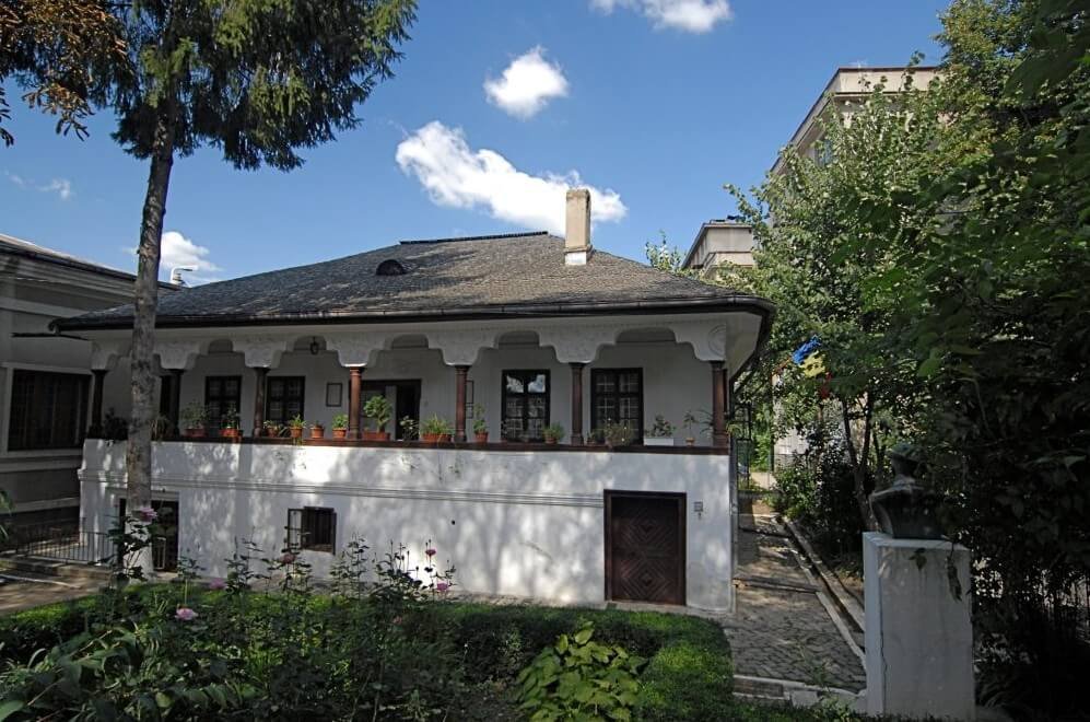 EXCURSIE 1 ZI PE URMELE LUI CARAGIALE